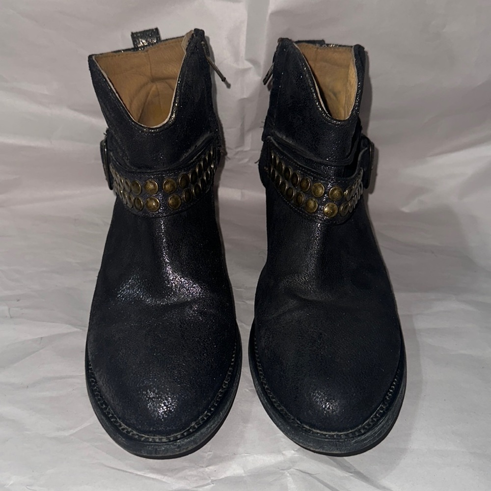 Five World boots by Cordani. Women’s  metallic booties size 8.